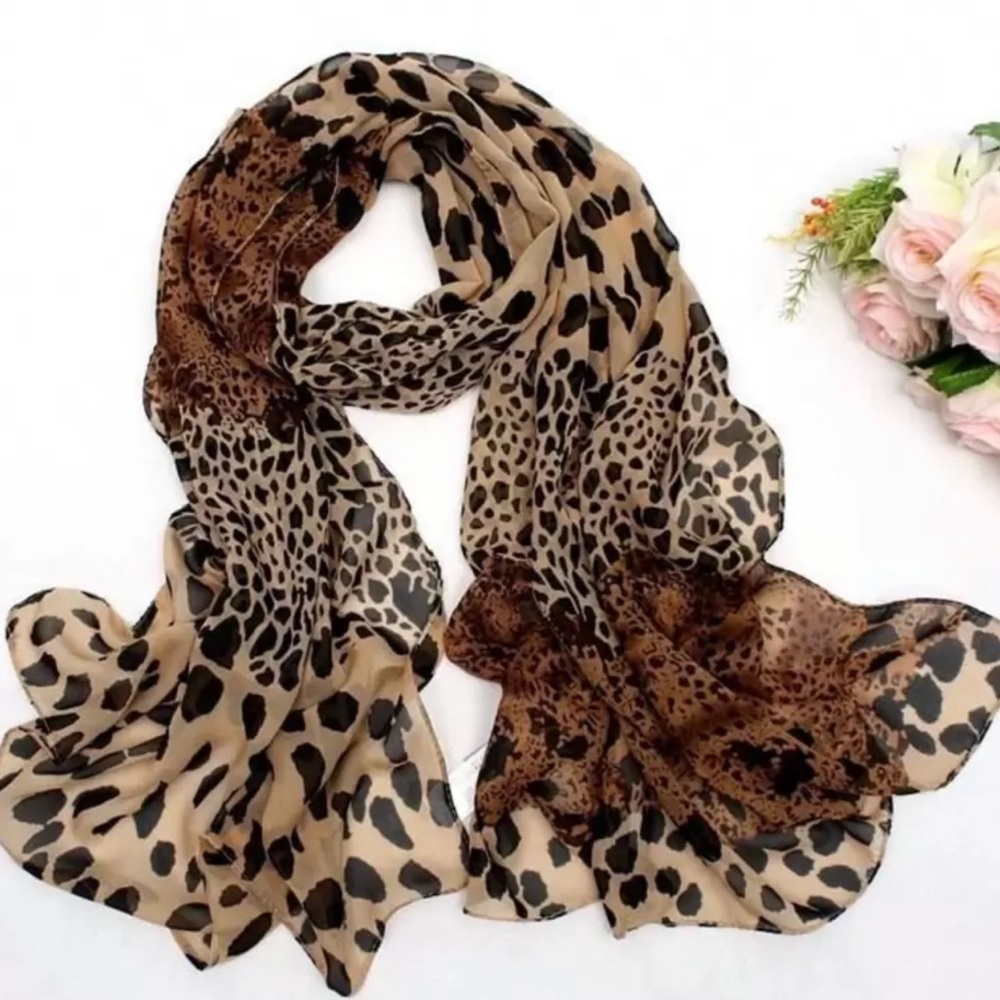 Elegant Leopard Print Scarf